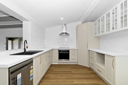 4 Bedroom Home - Photo 5