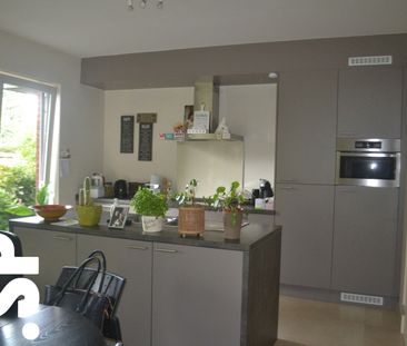 Rustig gelegen ruim gelijkvloers appartement met terras en 3 slp - Photo 3
