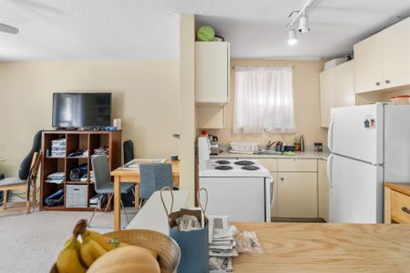 For Lease - 213 Lakeshore Road Unit# 1, Mississauga, Ontario - Photo 3