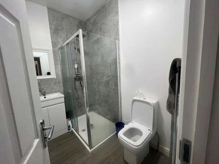 Studley Drive, Ilford, IG4 - Photo 5