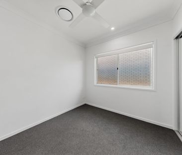 Modern 4-Bedroom Home in Highly Sought-After Kinross Estate - Photo 5