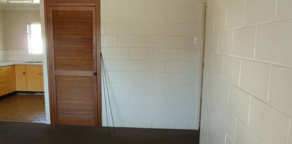 Low-Maintenance 2 Bedroom Unit - Photo 2