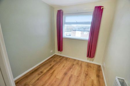 3 bedroom terraced house to rent - Photo 3