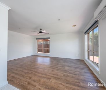 Fantastic Home In The Ashfield Estate! - Photo 6