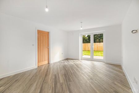 4 bedroom detached house to rent - Photo 5