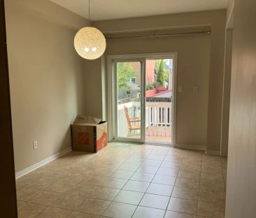 Detached Home For Lease | W9237250 - Photo 4