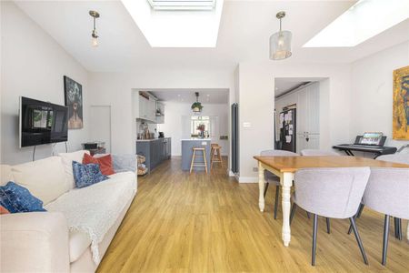 A lovely four bedroom family home with a garden studio. - Photo 3