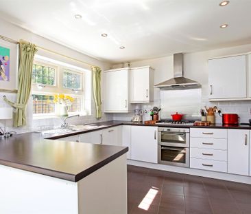 4 bedroom terraced house to rent - Photo 3