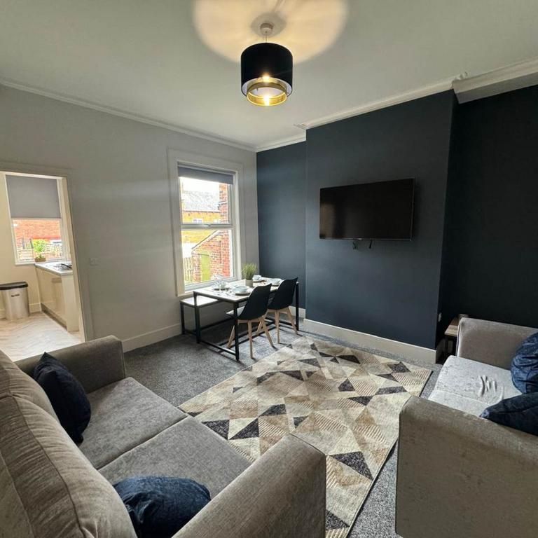 1 bedroom in a house share to rent - Photo 1