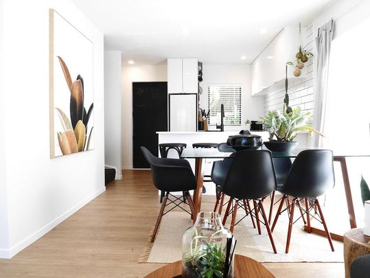 Modern Townhouse With Style - Photo 1