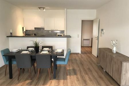 Dans un quartier calme et verdoyant, proche de Stockel, appartement 2 chambres meublé - Photo 3