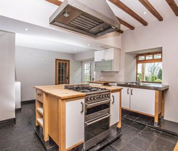 4 bedroom semi-detached house to rent - Photo 5