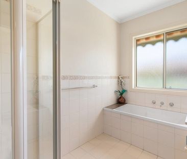 3 bedroom home offering low maintenance, secure, and easy living - Photo 1