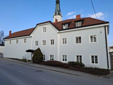 Heimelige Single-Wohnung mit möblierter Küche im zentraler Lage Lohnsburg - Photo 4