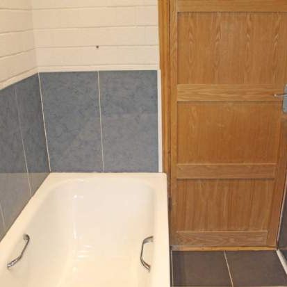 2 bedroom property to rent in Oldham - Photo 1