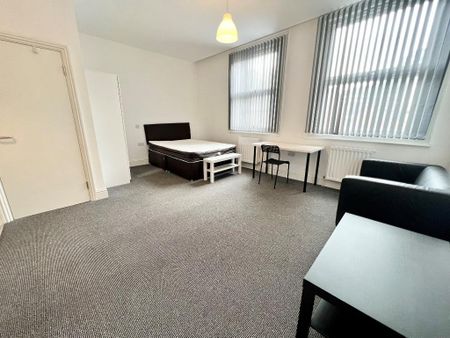 1 bedroom in a house share to rent - Photo 3