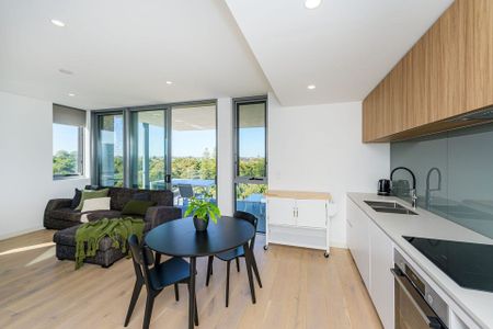 Fully Furnished Top-Floor Apartment with Breathtaking Views in South Perth - Photo 5