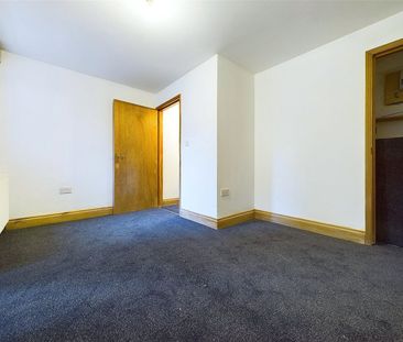 Inverness Road, Hounslow, TW3 - Photo 2