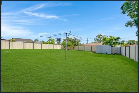 Family Home &plus; Opposite to Brownsplains State School&excl; - Photo 5