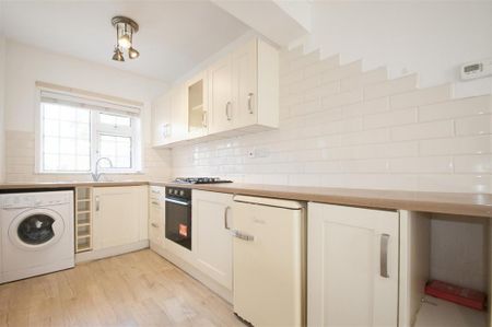 2 bedroom semi-detached house to rent - Photo 5