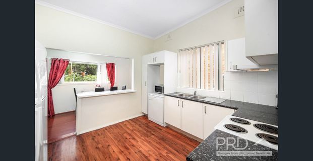 DOUBLE BRICK THREE BEDROOM FAMILY HOME - Photo 1