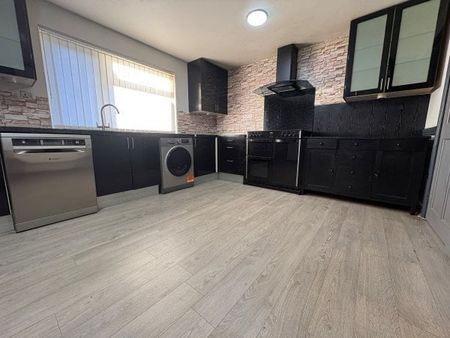 Hitchens Close, Runcorn, Cheshire, WA7 - Photo 2