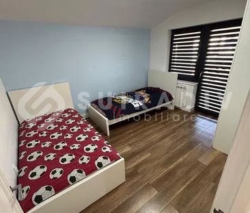 Casa de inchiriat cu 5 camere, 3 bai, curte in Dezmir - Fotografie 3