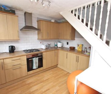 3 bedroom terraced house to rent - Photo 1