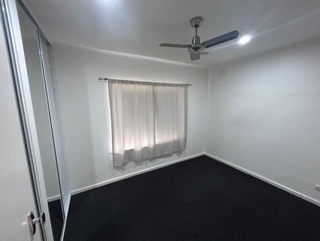 Renovated Large 2 Bedroom Unit near CBD&excl; - Photo 4