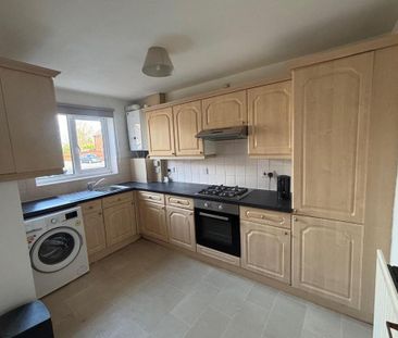 2 bedroom end of terrace house to rent - Photo 2