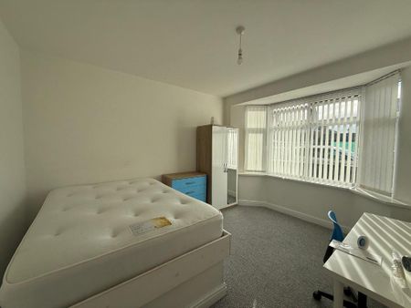 4 bedroom terraced house to rent - Photo 4