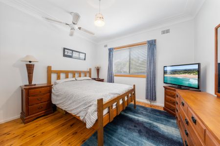 TWO BEDROOM HOME WITH LARGE DOUBLE GARAGE - Photo 5