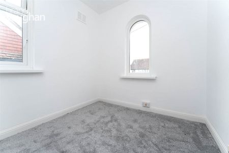 4 bedroom semi-detached house to rent - Photo 3