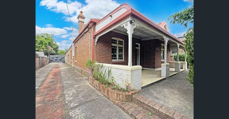 Discover Your New Family Home in the Heart of Croydon! - Photo 5