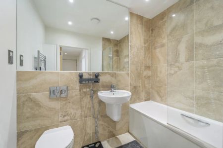 2 bedroom flat in 8 Nauticus Walk - Photo 4