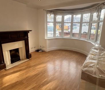 Elgar Avenue - Photo 2