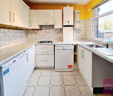 2 bedroom end of terrace house to rent - Photo 5