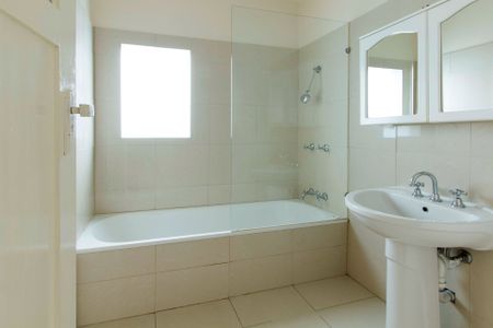 Art Deco Charm in the Heart of Elwood - Photo 2