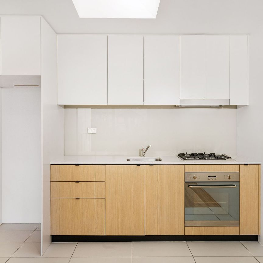 North-Facing One Bedroom Apartment in Prime Location - Photo 1