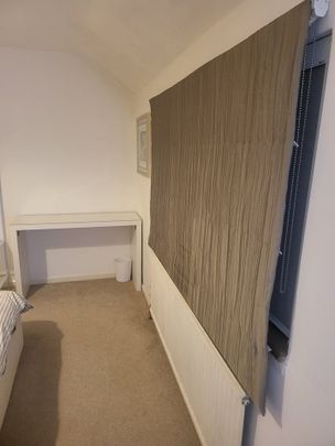 3 Bed Semi-Detached House, Gresham Close, LU2 - Photo 1