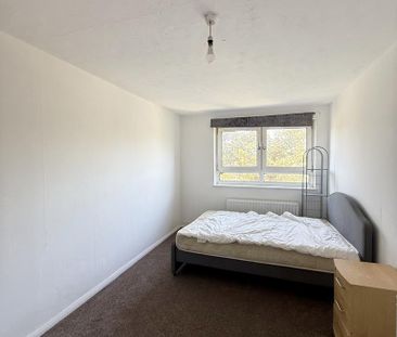 1 bedroom in a flat share to rent - Photo 4
