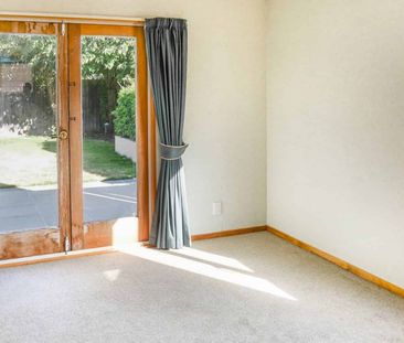 AVONHEAD - LARGE 3 BEDROOM HOUSE WITH SEPARATE STUDY, 2 X BATHROOMS - Photo 1