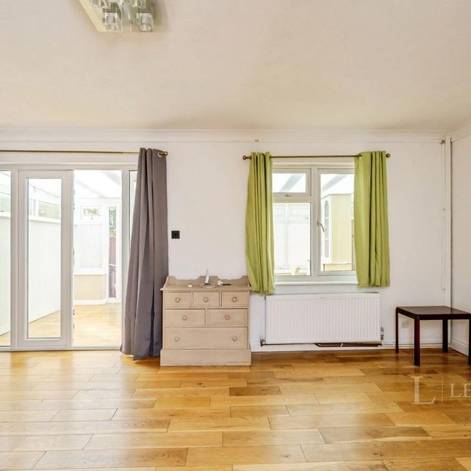 4 bedroom terraced house to rent - Photo 1