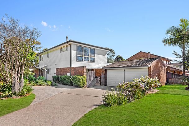 Renovated home offers flexible family lifestyle! - Photo 1