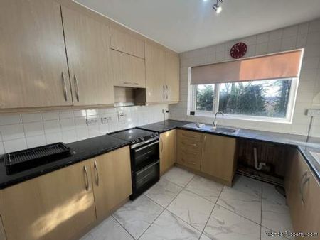 3 bedroom property to rent in Salford - Photo 2