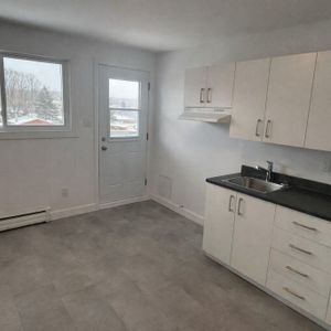 BEAU 3 1/2|CHAUFFAGE & EAU CHAUDE INCLUS - Photo 2