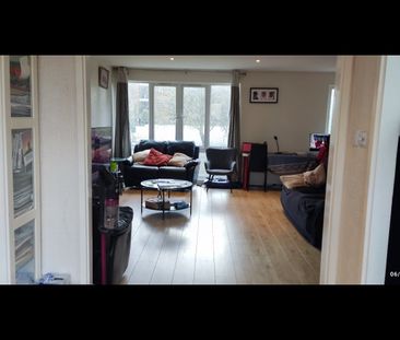 4 Bed Terraced House, Turnpike Link, CR0 - Photo 3