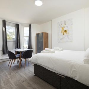 1 bedroom flat to rent - Photo 2