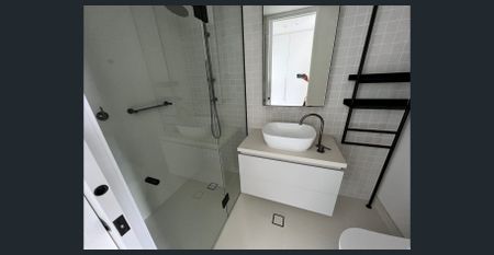 Sleek Urban Living in the Heart of South Melbourne - Photo 5