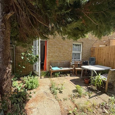 4 Bed Terraced House, Kendal Close, SW9 - Photo 4